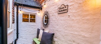 2 bedroom accommodation in Pickering