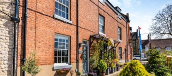 2 bedroom accommodation in Pickering