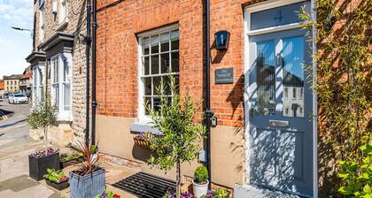 2 bedroom accommodation in Pickering