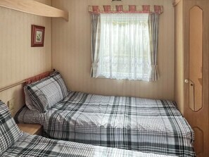 2 bedrooms, free WiFi, bed sheets - 2 bedroom accommodation in Chard Junction (Chard Junction)