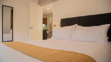 Apartment (904) | 1 bedroom, premium bedding, iron/ironing board, free WiFi