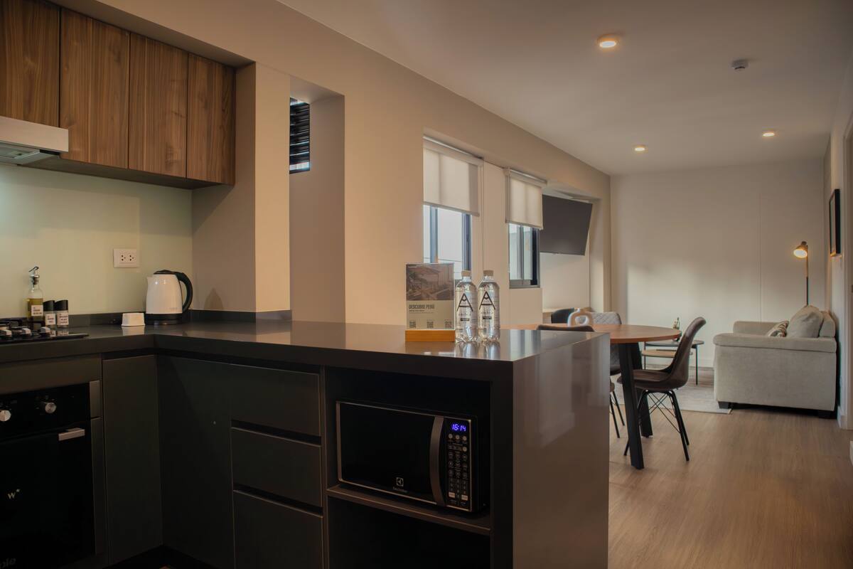 Apartment (904) | Private kitchen | Coffee/tea maker, fridge, microwave, oven