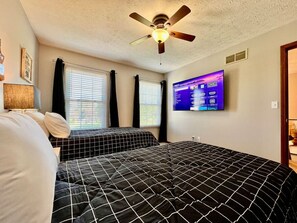 4 bedrooms, desk, iron/ironing board, WiFi - Suburban paradise in Liberty TWP (Liberty Township)