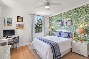 2 bedrooms, desk, iron/ironing board, WiFi