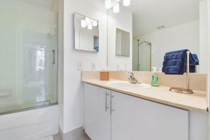 Shower, hair dryer, towels - Palm Penthouse - Bright Designer Penthouse in the Heart of CityPlace (West Palm Beach)