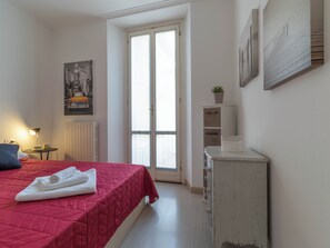 2 bedrooms, iron/ironing board, free WiFi, bed sheets - Lovely Home Apartment (Lecco)