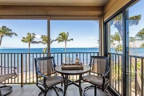 Outdoor dining - Kihei Beach Resort 501 (Kihei)