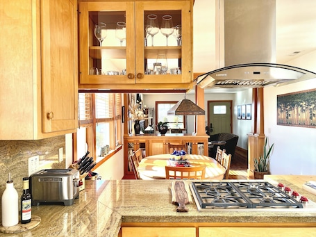 Fridge, microwave, oven, stovetop. Bayview Craftsman In Arcata~Short Walk To Cal Poly
