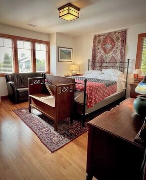 Planxa i posts de planxar, wifi gratuïta i roba de llit 