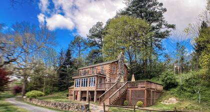 Rustic River Riverfront Cabin - Massanutten 5 min - hot tub/firepit will sleep10