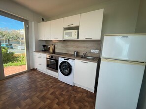 Fridge, microwave, oven, coffee/tea maker - Cozy seaside apartment (Port-la-Nouvelle)