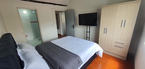 Comfort Double Room | Desk, laptop workspace, free WiFi - Portal Norte 170 Acogedoras habitaciones (Bogotá)