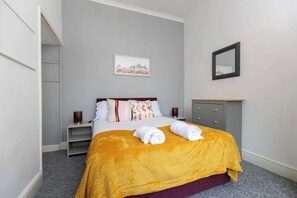 4 bedrooms, iron/ironing board, free WiFi, bed sheets