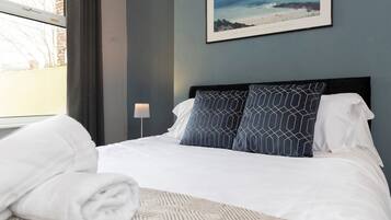 4 bedrooms, iron/ironing board, free WiFi, bed sheets