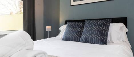 4 bedrooms, iron/ironing board, free WiFi, bed sheets