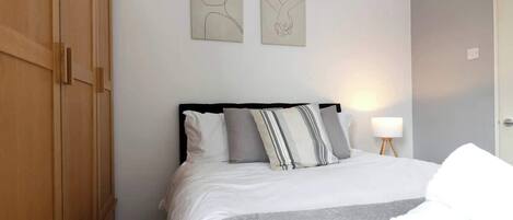 4 chambres, fer et planche à repasser, accès au Wi-Fi (inclus)