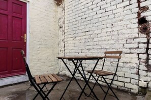 Outdoor dining - Comfortable & very spacious home (Stockton-on-Tees)