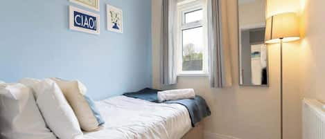 3 bedrooms, iron/ironing board, free WiFi, bed sheets