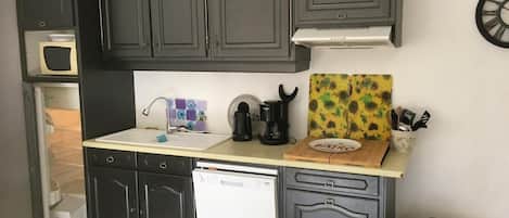 Fridge, microwave, dishwasher, coffee/tea maker