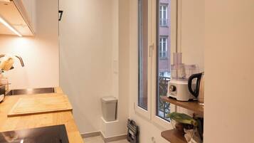 Kühlschrank, Mikrowelle, Ofen, Geschirrspüler