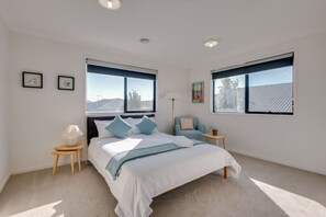 4 bedrooms, desk, iron/ironing board, travel crib