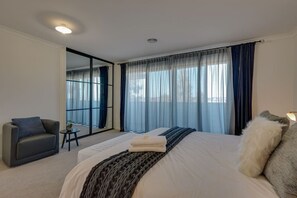 4 bedrooms, desk, iron/ironing board, travel cot