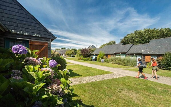 Property grounds - The Beauséjour village is ideal for an authentic and relaxing holiday in Brittan (LE CONQUET)