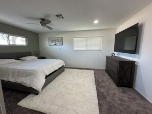 3 quartos, ferros/tábuas de passar roupa, Wi-Fi, roupa de cama