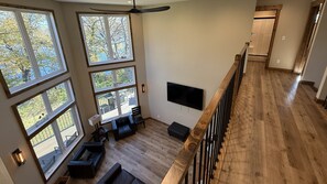 Smart TV, DVD player, ping pong - New Construction on Beautiful Lake Victoria! Close to town! (Alexandria)