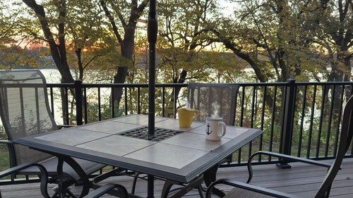 New Construction on Beautiful Lake Victoria!  Close to town!