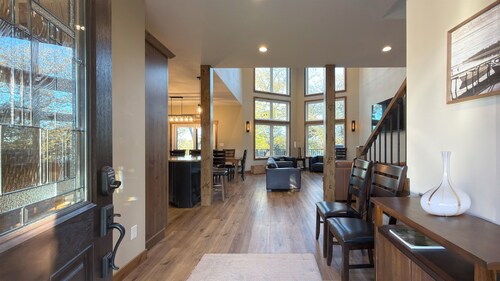 New Construction on Beautiful Lake Victoria!  Close to town!