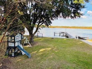 Children’s area - Family friendly lakefront home with private boat ramp and dock (Summerton)