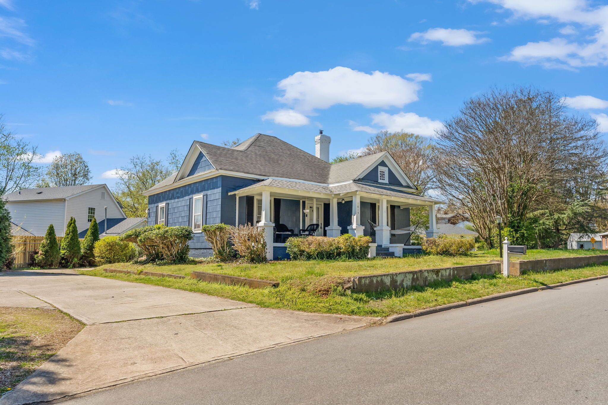 Lucy's Lodge: Walk to it ALL 