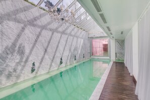 Appartement | Zwembad | Een binnenzwembad, een seizoensgebonden buitenzwembad