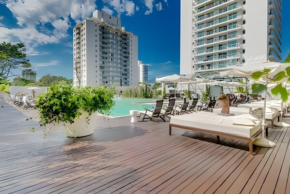 Apartment | Outdoor dining