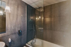 อพาร์ทเมนท์ | ห้องน้ำ | ฝักบัว, ไดร์เป่าผม, ผ้าเช็ดตัว, สบู่