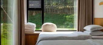 Jushi Mountain Love Hotel