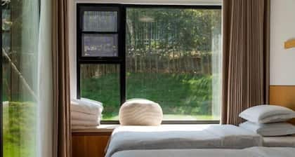 Jushi Mountain Love Hotel