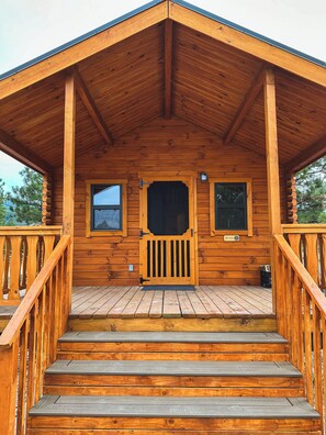 Front of property - Red Canyon Lodge (Dutch John)
