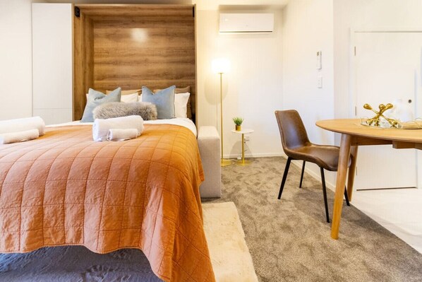 1 室のベッドルーム、アイロン / アイロン台、WiFi (無料)、ベッドシーツ