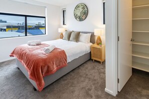 2 室のベッドルーム、アイロン / アイロン台、WiFi (無料)、ベッドシーツ