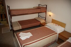 Hypoallergeen beddengoed, een kluis op de kamer, gratis wifi, beddengoed