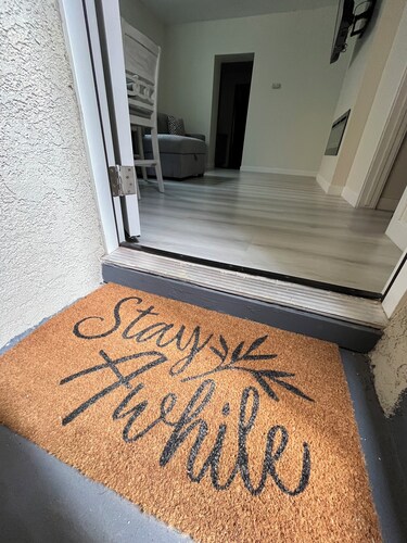 This basement apartment has its own private entrance. Near downtown Long Beach 