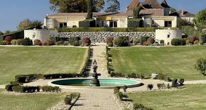 Elegant Wine Estate: Stunning Views, Heated Pool & Wi-Fi