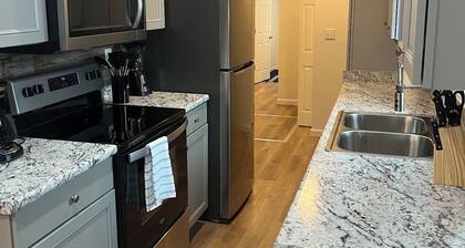 BOSCOYO "Cypress Knees" - New 3 bedroom 2 bath Houseboat - Cypress Cove Marina