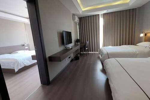 Yunzhishang Theme Hotel Mangshi Jinkongque Main Street