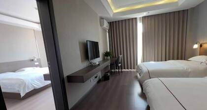 Yunzhishang Theme Hotel Mangshi Jinkongque Main Street