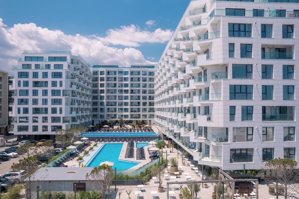 Front of property - ROYALE SUNDANCE 225 INFINITY (Navodari)