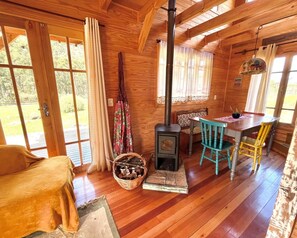 Comfort Cabin, Lanai, Mountain View | Living area | Flat-screen TV