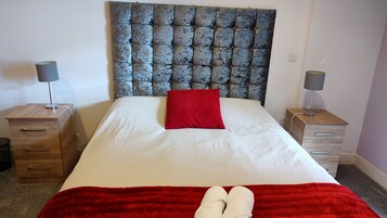 Apartamento superior, vista para o mar | 2 quartos, roupas de cama premium, ferros/tábuas de passar roupa